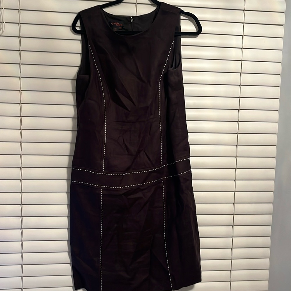 Cynthia Howie Black Linen Dress
Ladies 10